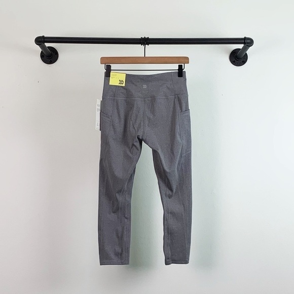 NWT All In Motion Target High Rise Sculpted Streamline High Rise Capri Leggings - Picture 9 of 10